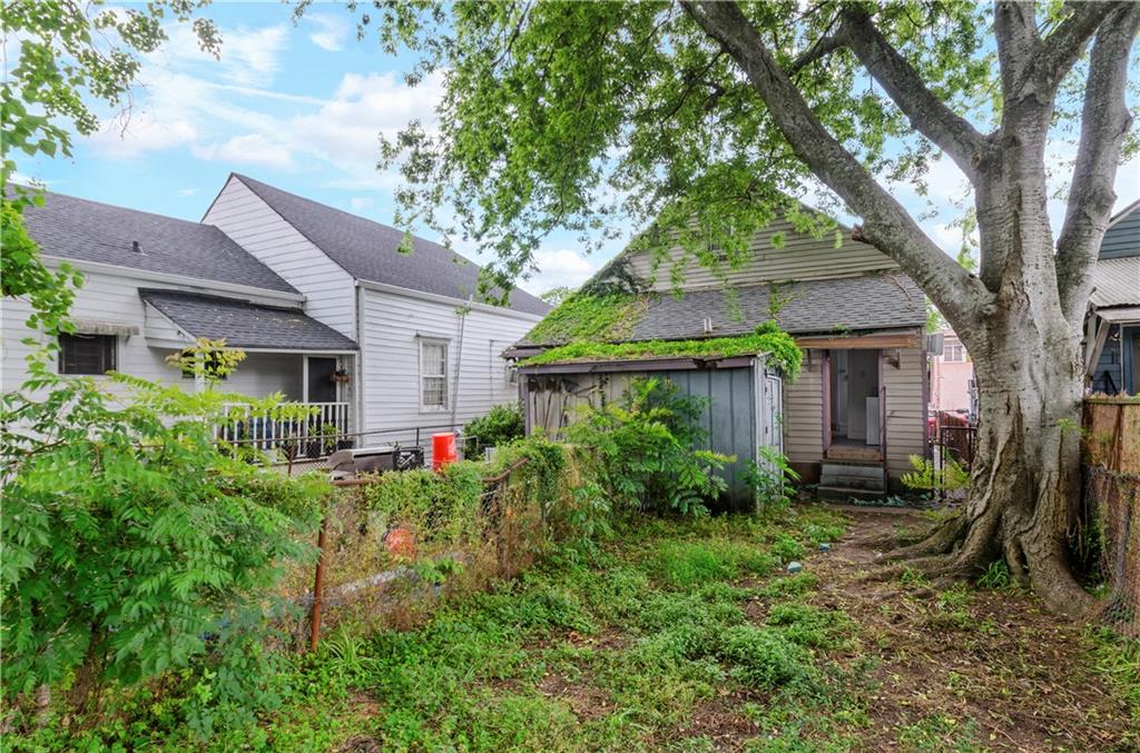 635 37 SEGUIN Street