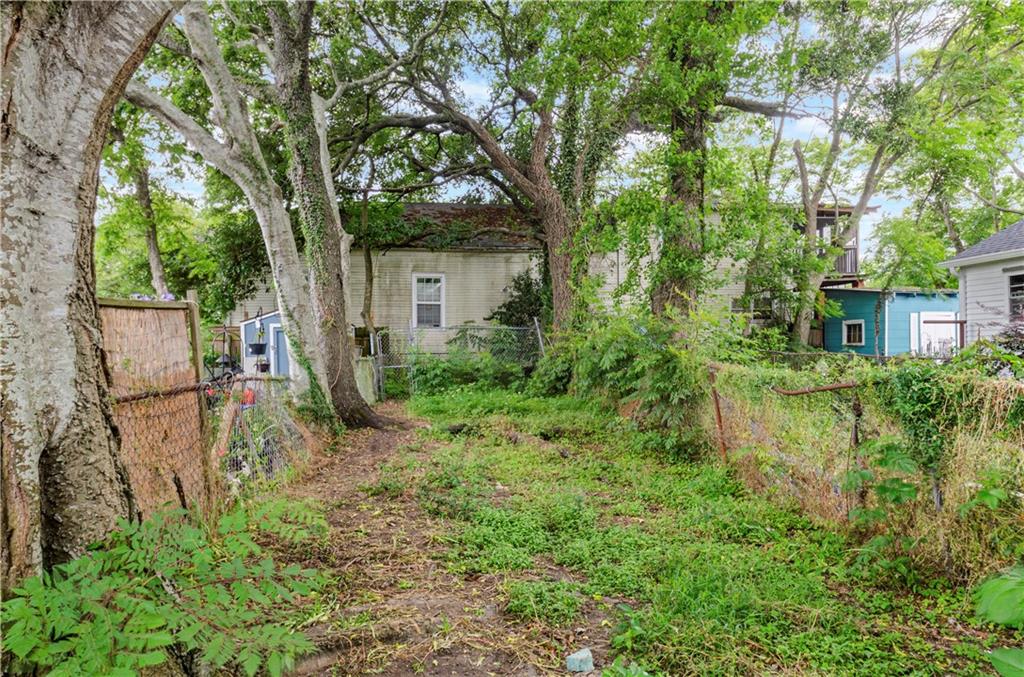 635 37 SEGUIN Street