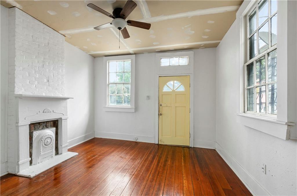 635 37 SEGUIN Street