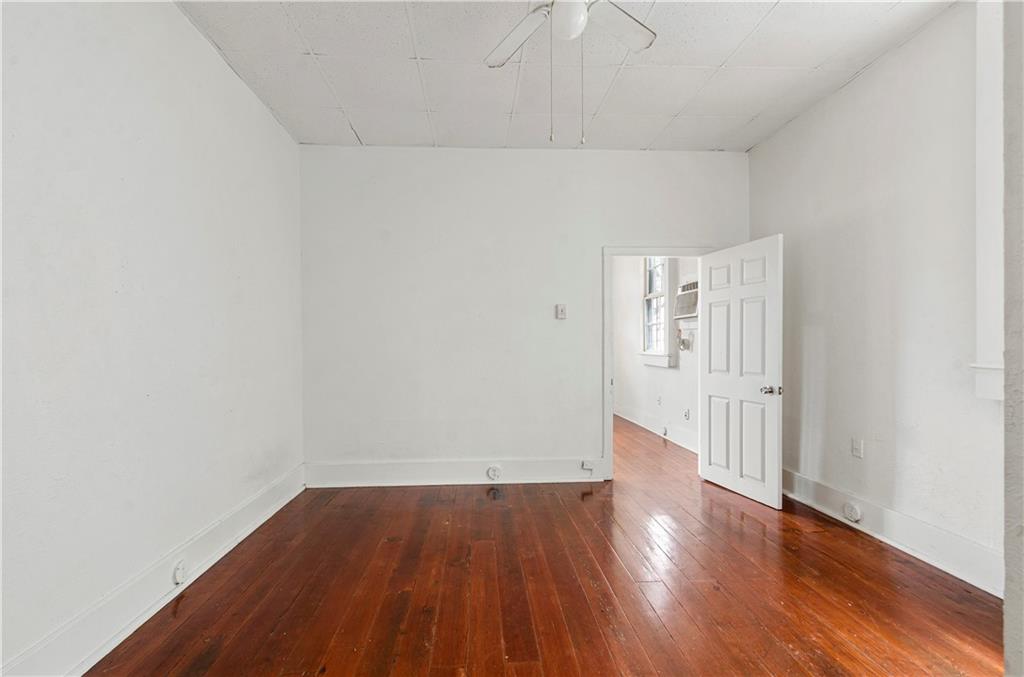 635 37 SEGUIN Street