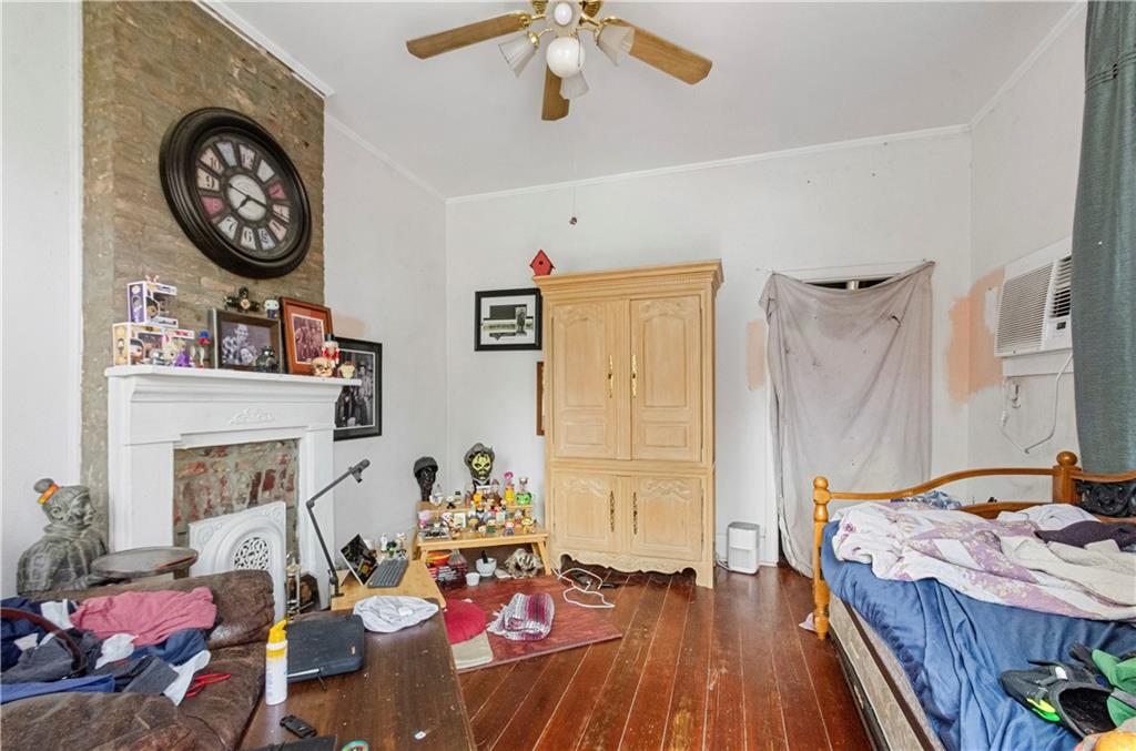 635 37 SEGUIN Street