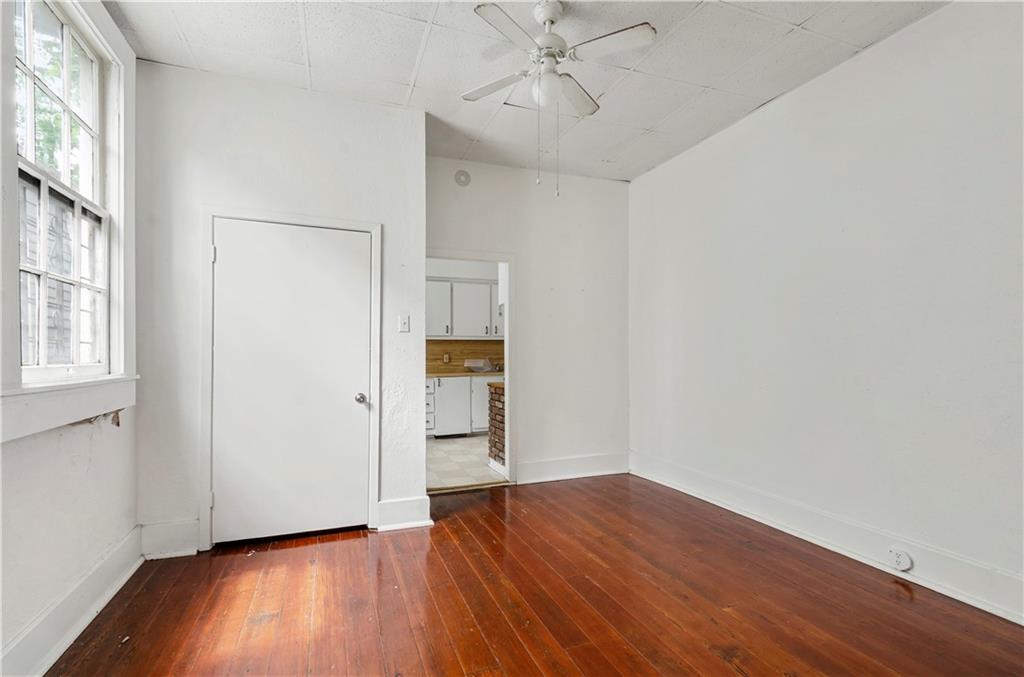 635 37 SEGUIN Street