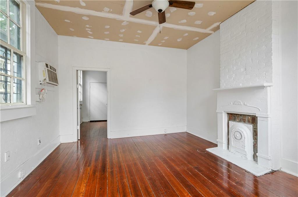 635 37 SEGUIN Street