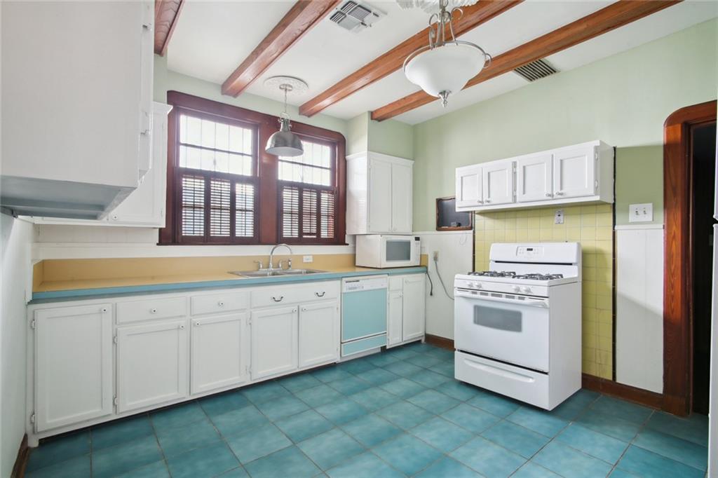 237 DELARONDE Street