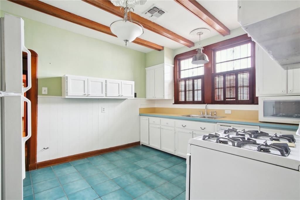 237 DELARONDE Street