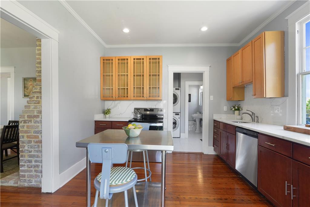 329 WHITNEY Avenue