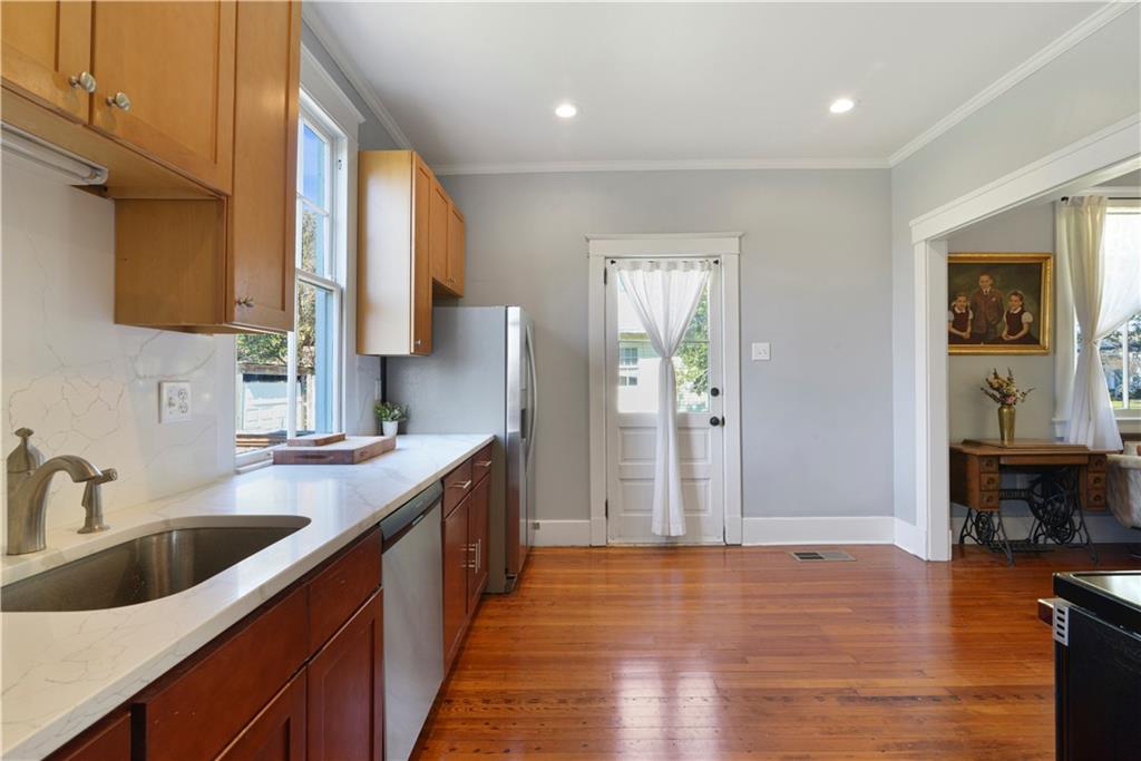 329 WHITNEY Avenue