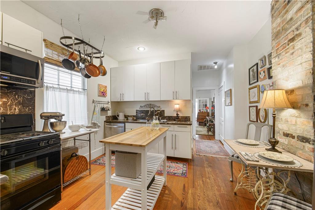 905-907 PELICAN Avenue