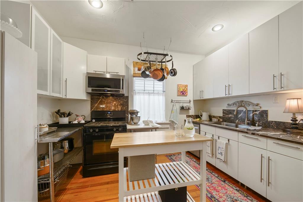 905-907 PELICAN Avenue