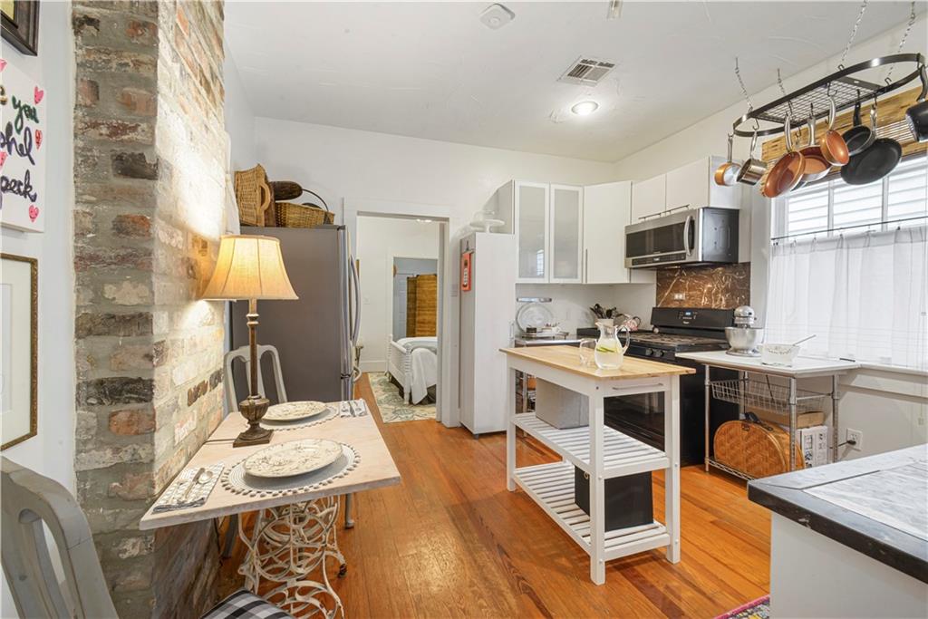 905-907 PELICAN Avenue