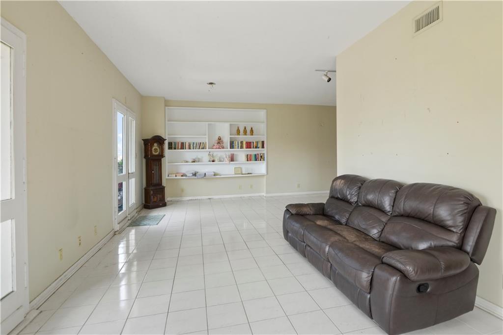 330 MORGAN Street 201