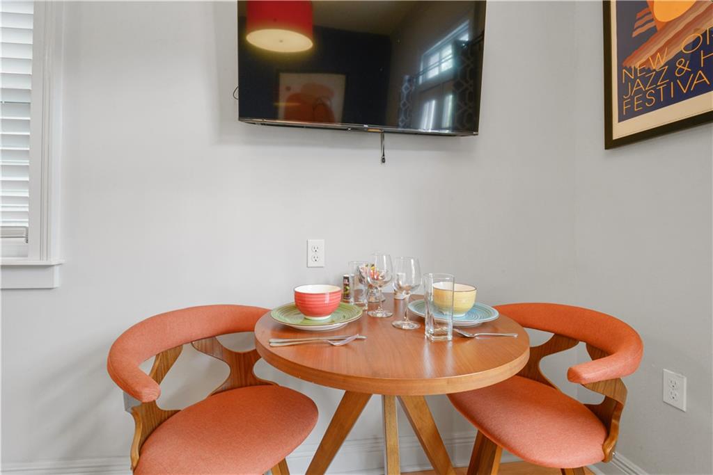 2020 DAUPHINE Street