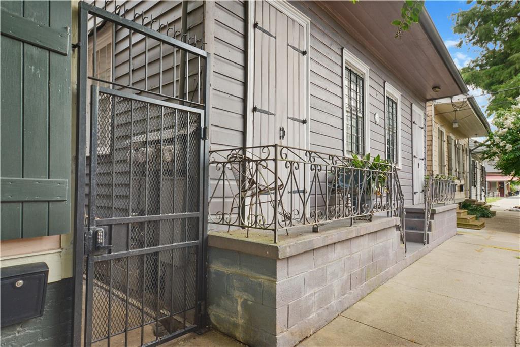 2020 DAUPHINE Street