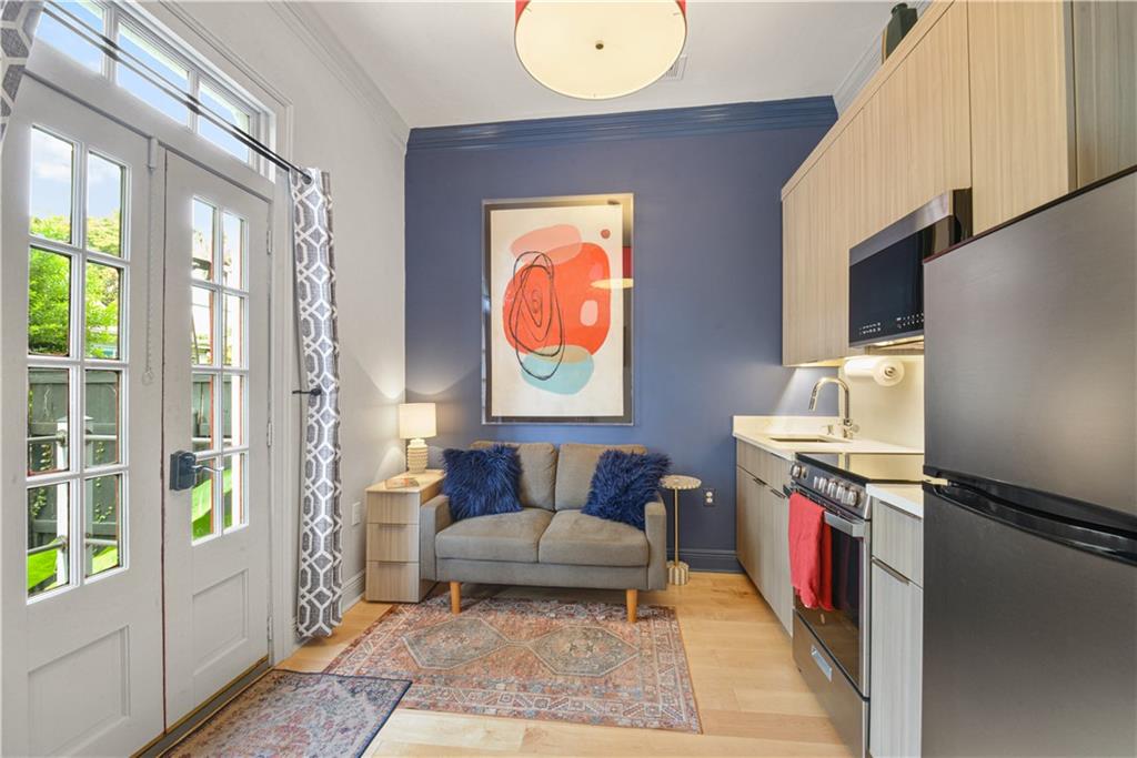 2020 DAUPHINE Street