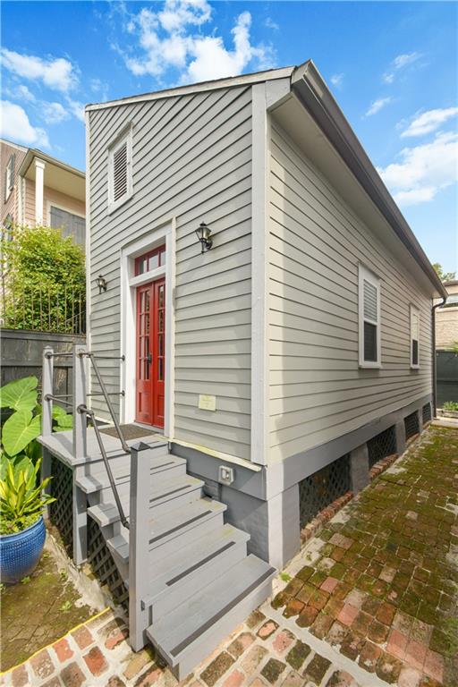 2020 DAUPHINE Street