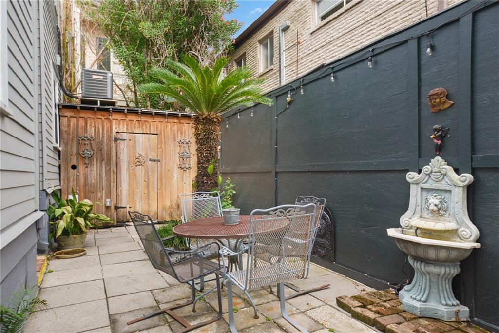 2020 DAUPHINE Street