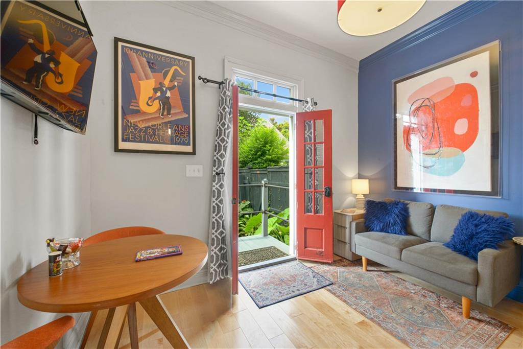 2020 DAUPHINE Street