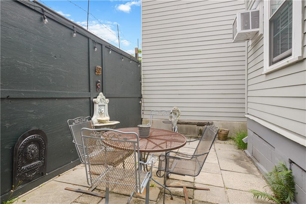 2020 DAUPHINE Street