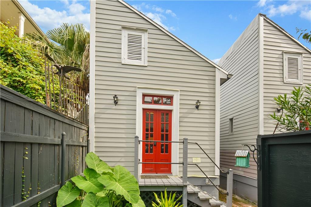 2020 DAUPHINE Street