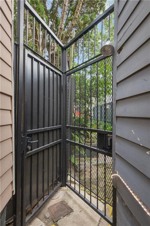 2020 DAUPHINE Street