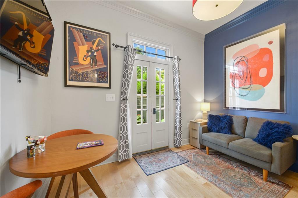 2020 DAUPHINE Street