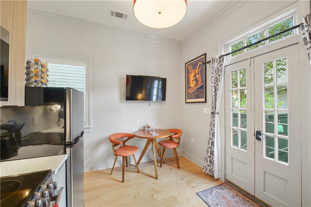 2020 DAUPHINE Street