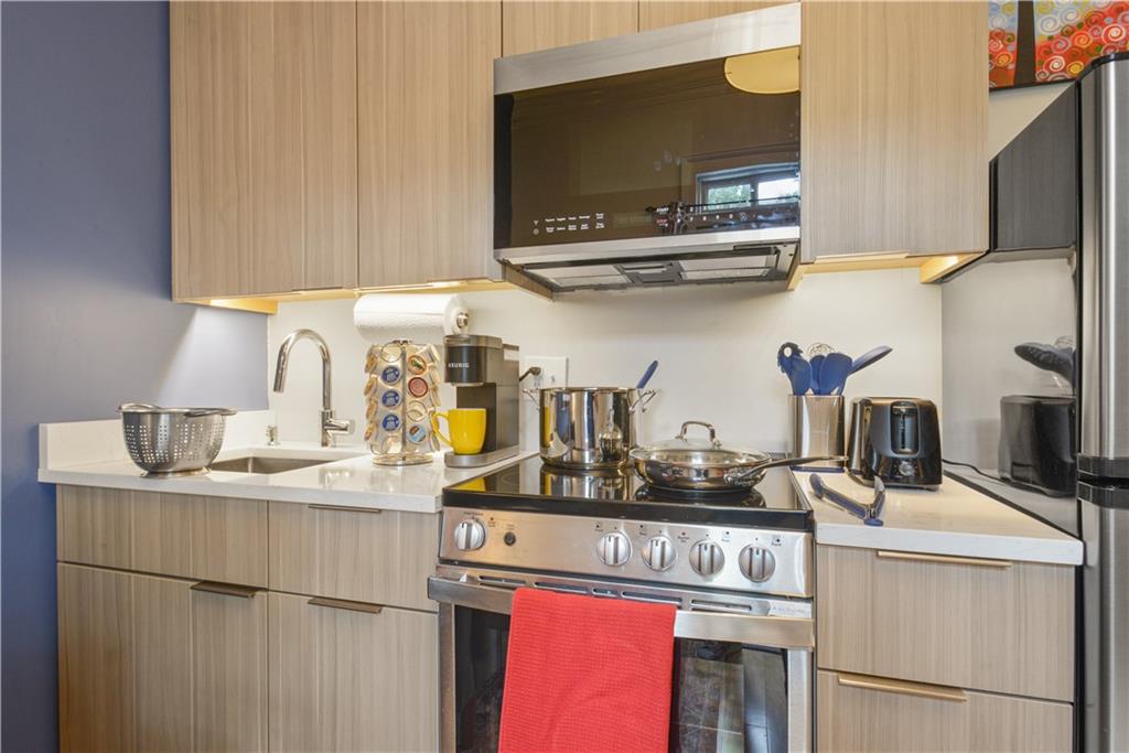 2020 DAUPHINE Street