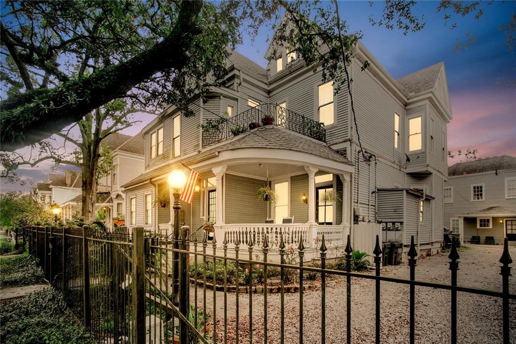 2512 MAGAZINE Street F