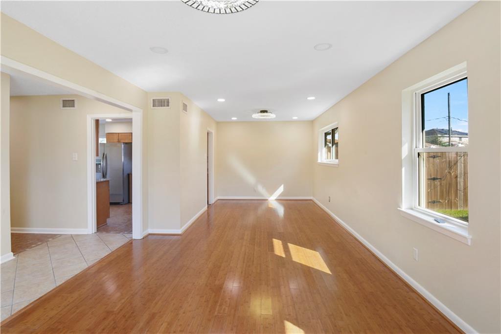 1926 VALENTINE Court