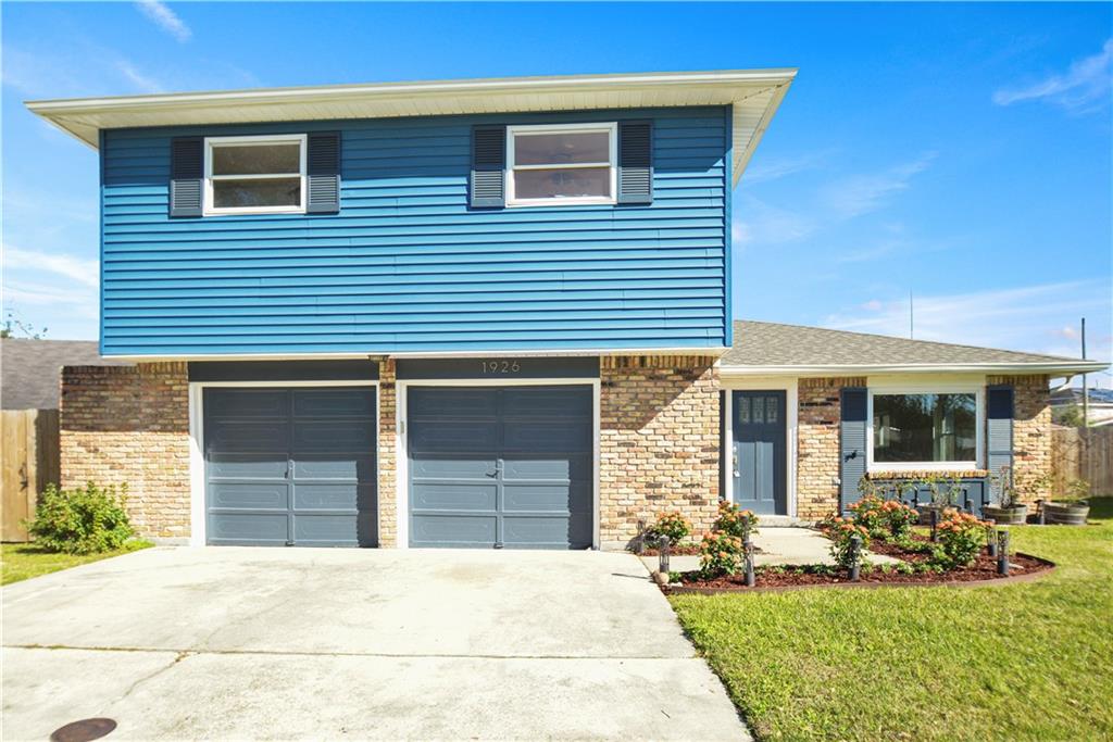 1926 VALENTINE Court