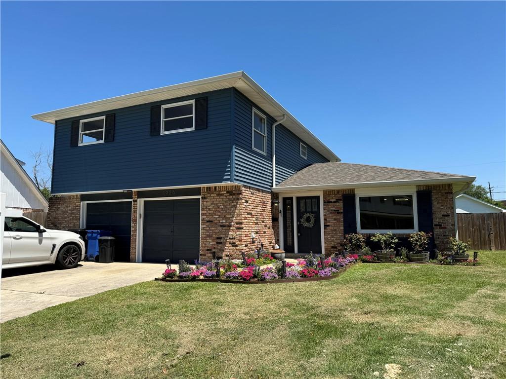 1926 VALENTINE Court