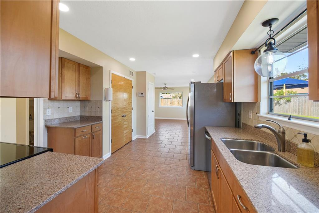 1926 VALENTINE Court