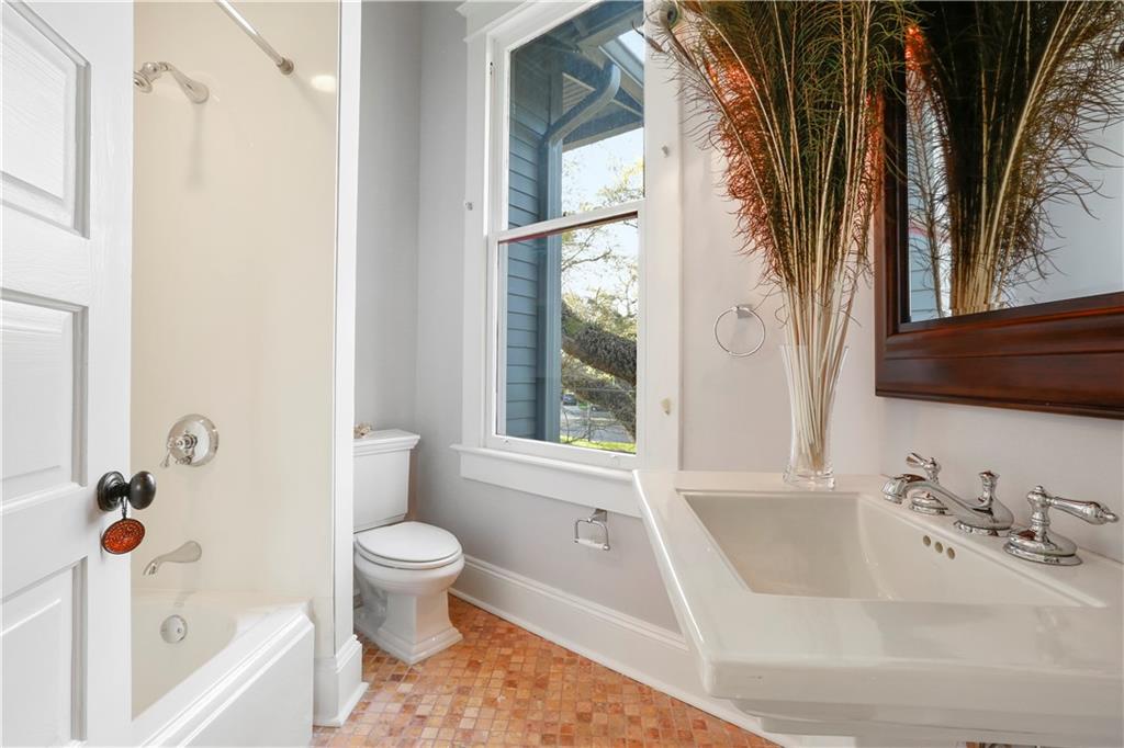 826 N CARROLLTON Avenue