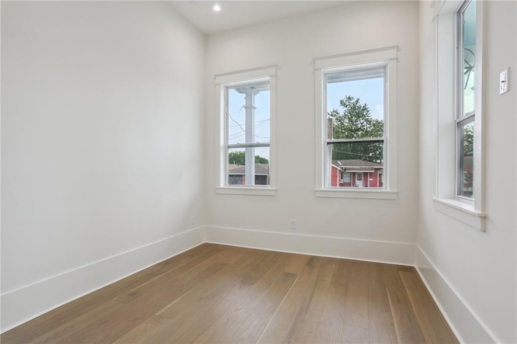 537 THAYER Street