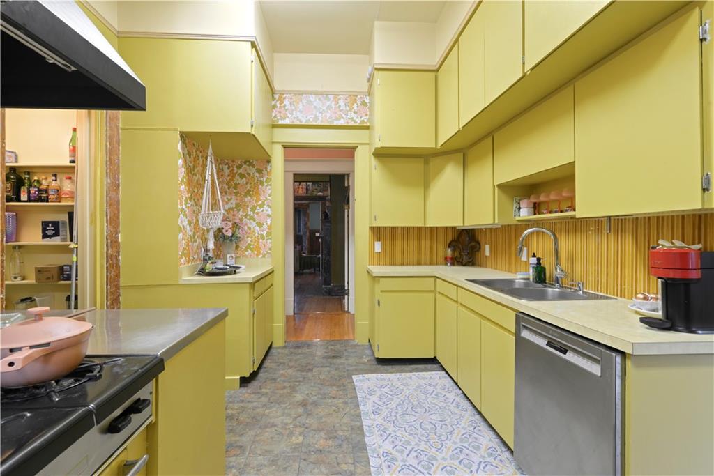 1100 CITY PARK Avenue