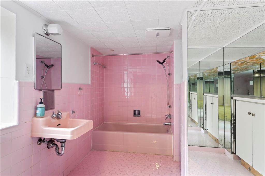 1100 CITY PARK Avenue