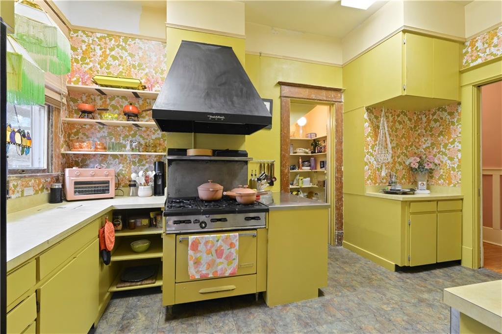 1100 CITY PARK Avenue