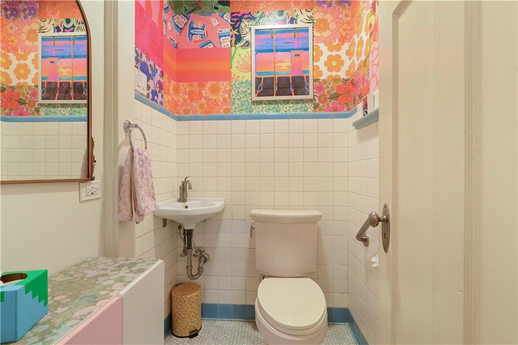 1100 CITY PARK Avenue