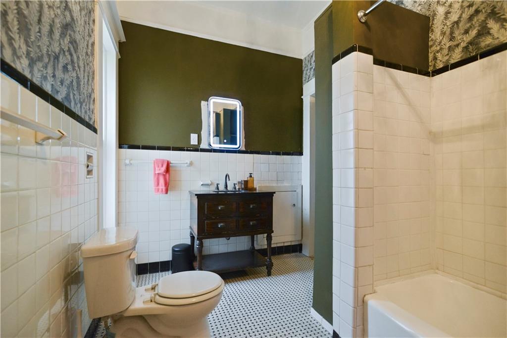 1100 CITY PARK Avenue