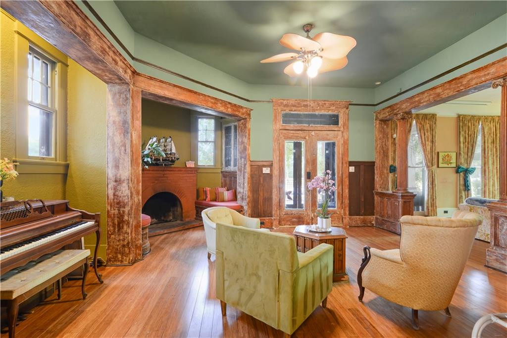 1100 CITY PARK Avenue