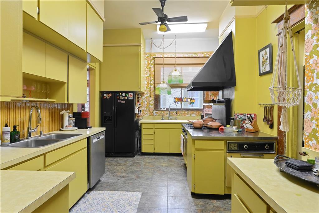 1100 CITY PARK Avenue