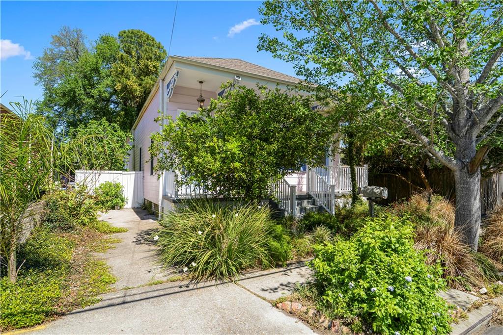 616 PELICAN Avenue