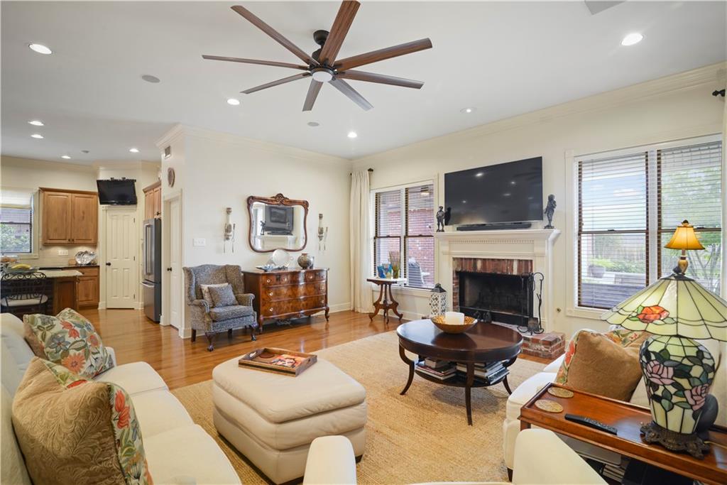 4844 W NAPOLEON Avenue