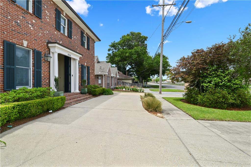 4844 W NAPOLEON Avenue