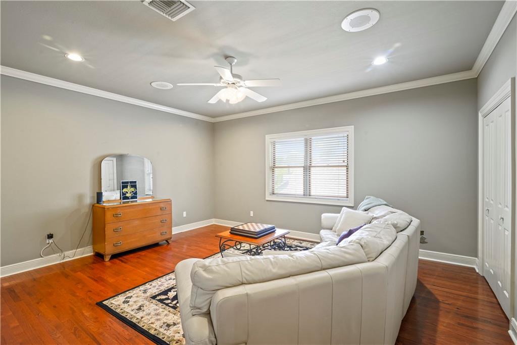 4844 W NAPOLEON Avenue