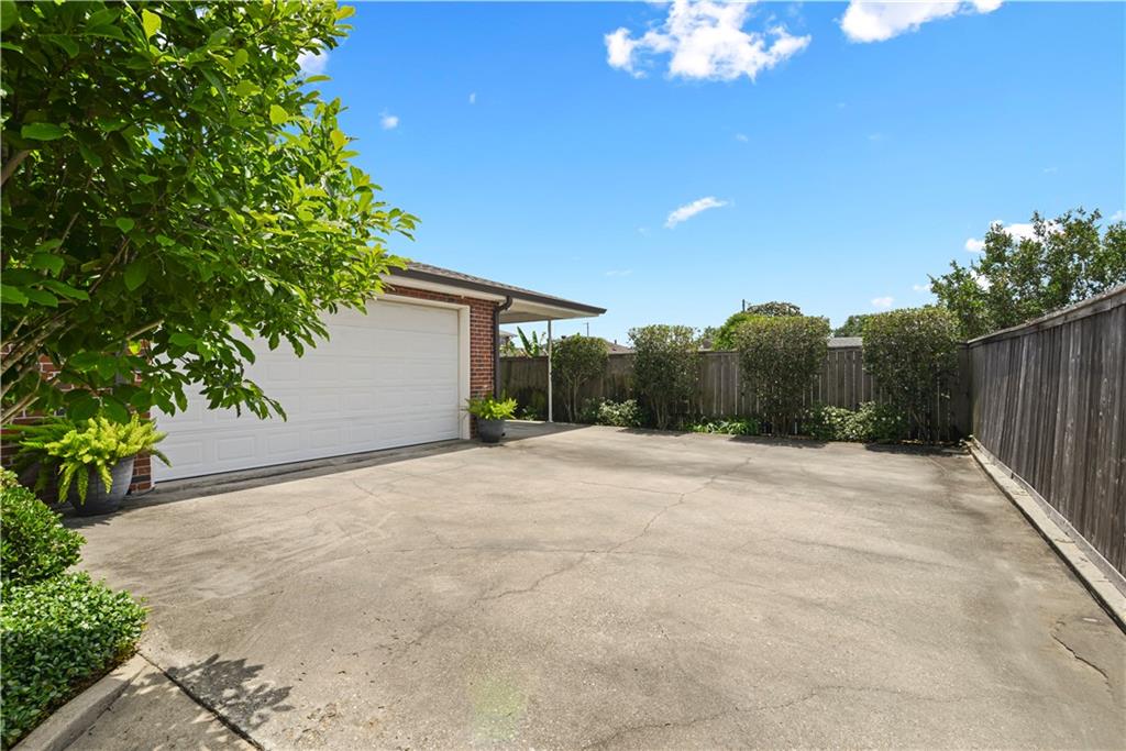 4844 W NAPOLEON Avenue