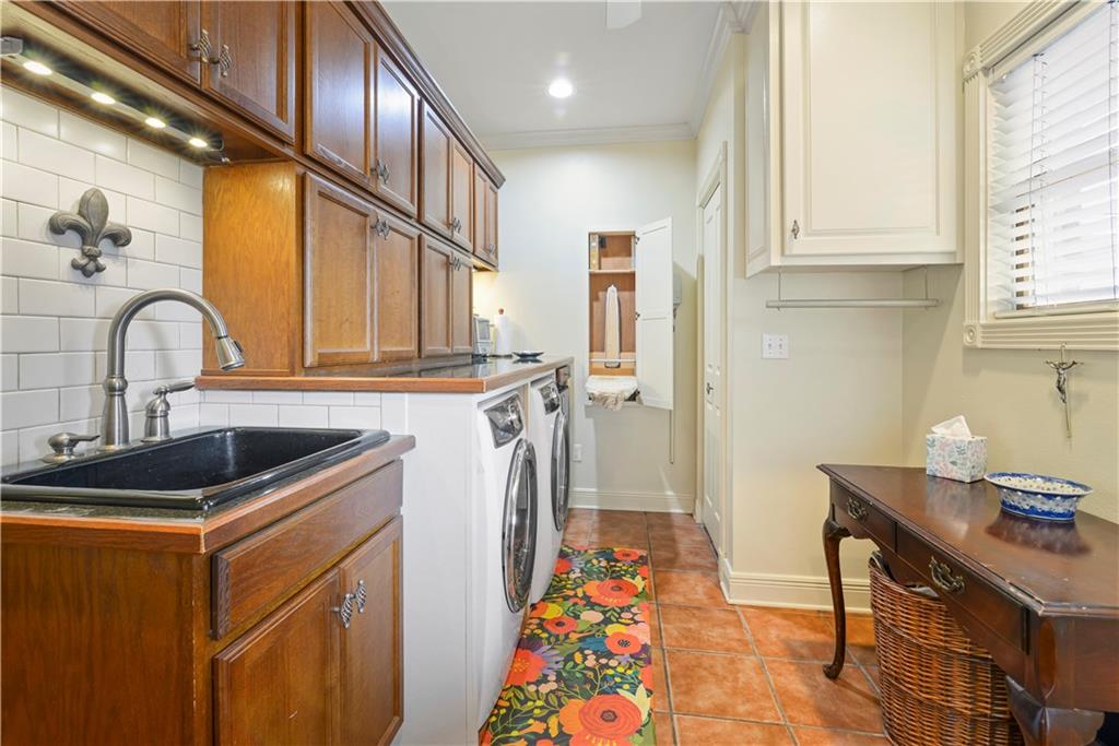 4844 W NAPOLEON Avenue