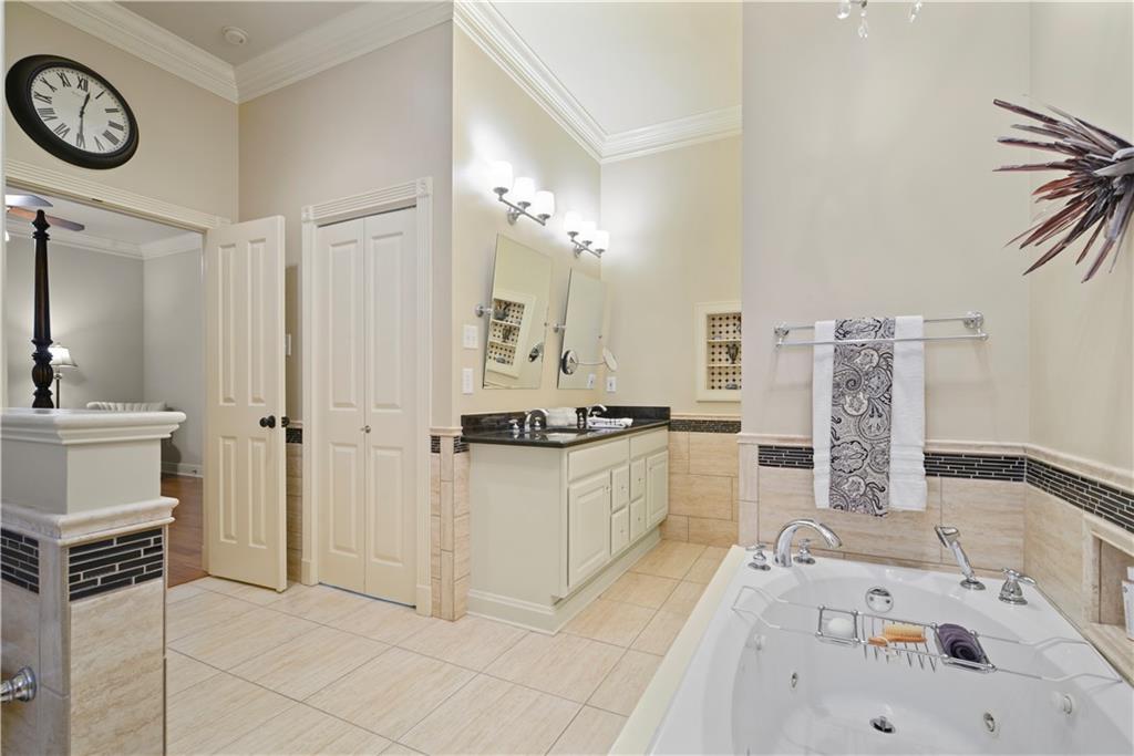 4844 W NAPOLEON Avenue