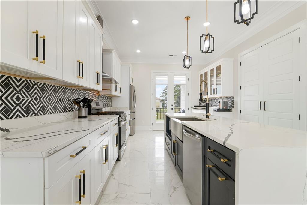 9 MONPLAISER Place