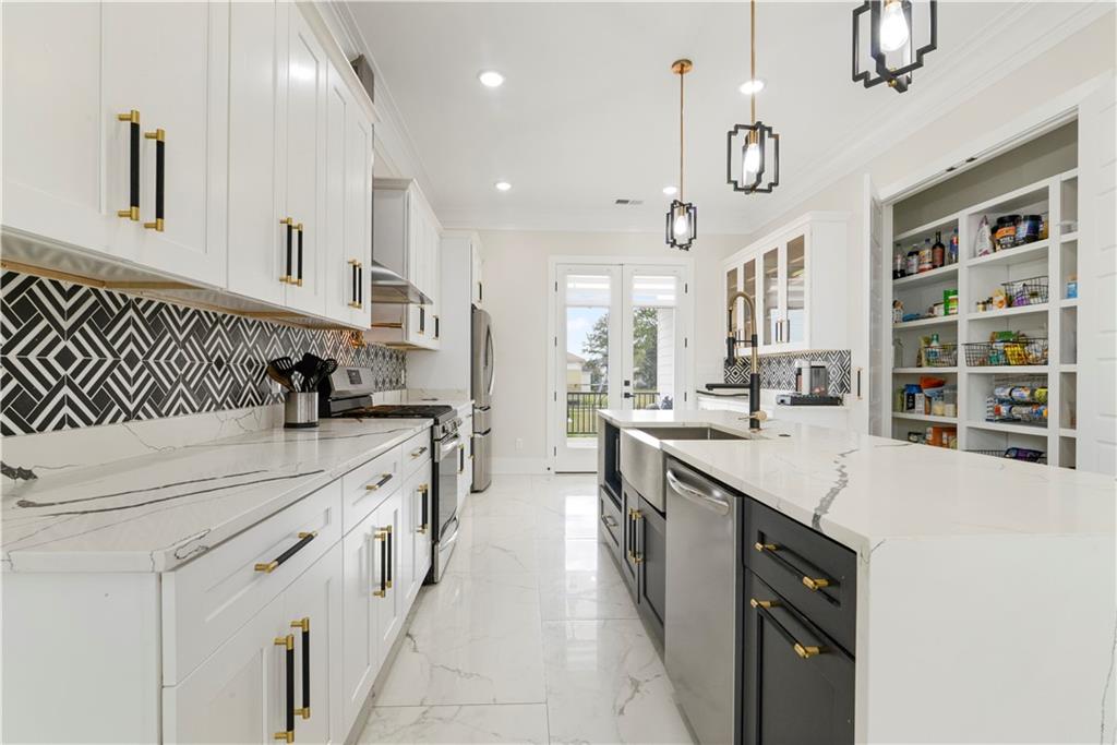 9 MONPLAISER Place